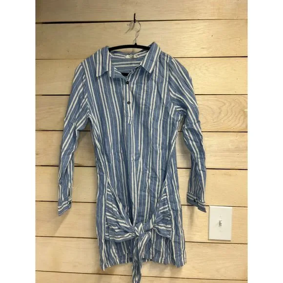 Entro Dresses | Denim Style Entro Dress Ladies Small | Color: Blue/Cream | Size: S | Nikibrown595's Closet Entro Dresses | Denim Style Entro Dress Ladies Small | Color: Blue/Cream | Size: S | Nikibrown595's Closet